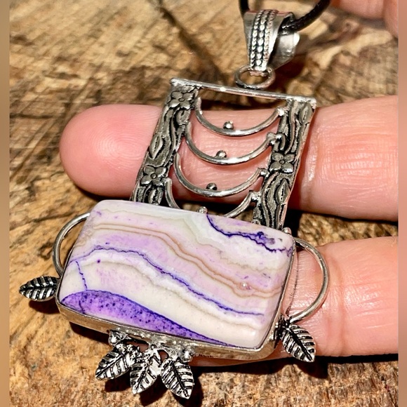 Beautiful Dyed Agate Pendant 2 7/8” - Picture 3 of 11